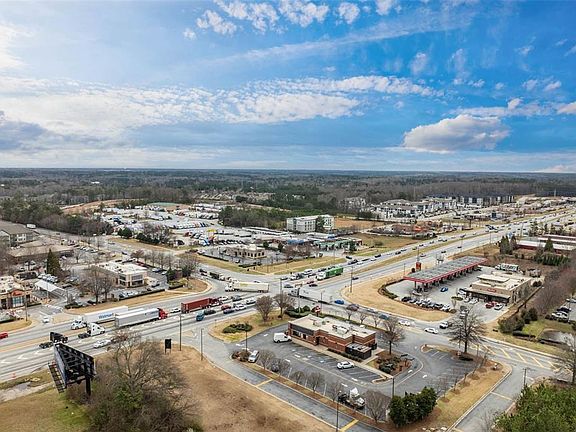 4th image of 350 Jarrett St