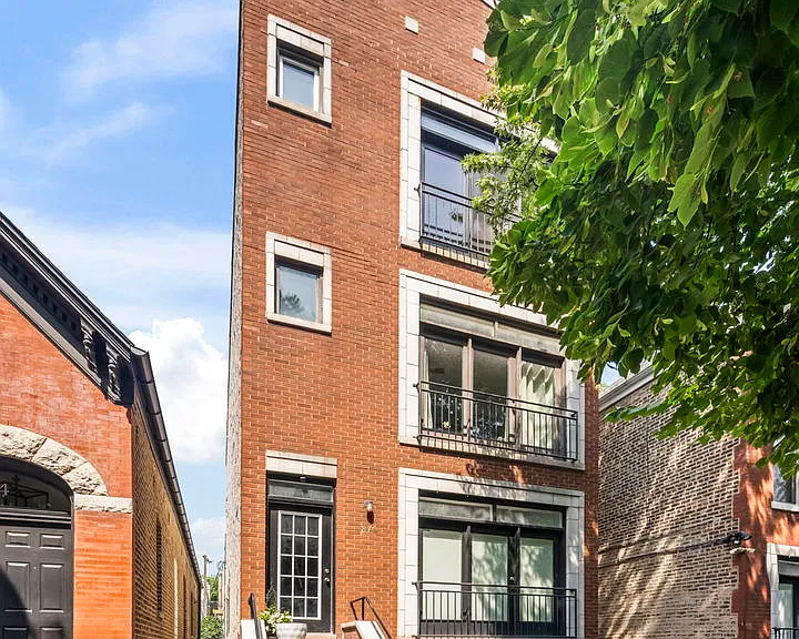 876 N Hermitage Ave #3 — Photo 3