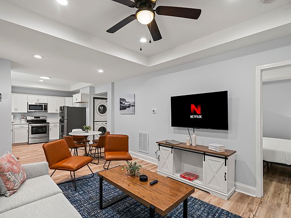 4th image of 1009 W 3rd Ave