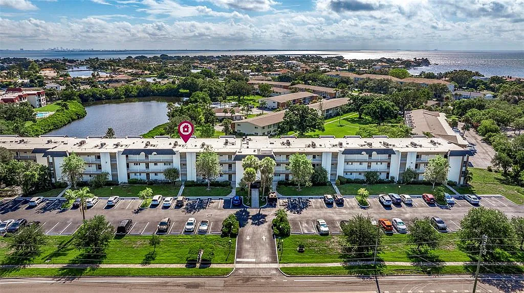 2 bed, 1.0 bath, 975 sqft, $1,800 — Photo 2