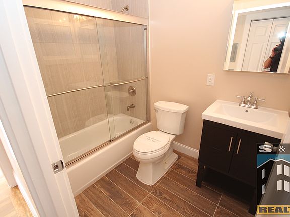 2nd image of 570 28th Ave APT 3