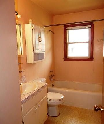 5th image of 102 Hurst Ave NE