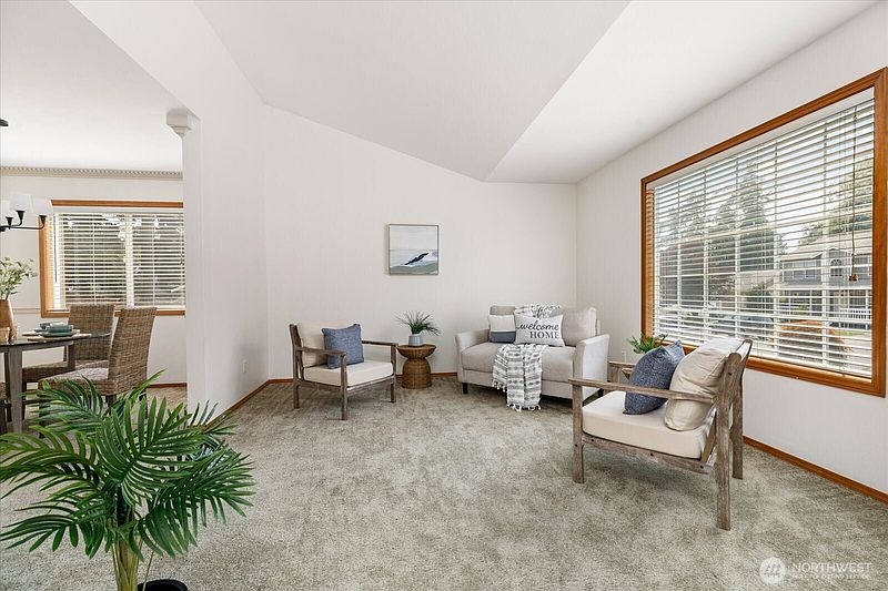 5th image of 594 SW Regency Drive