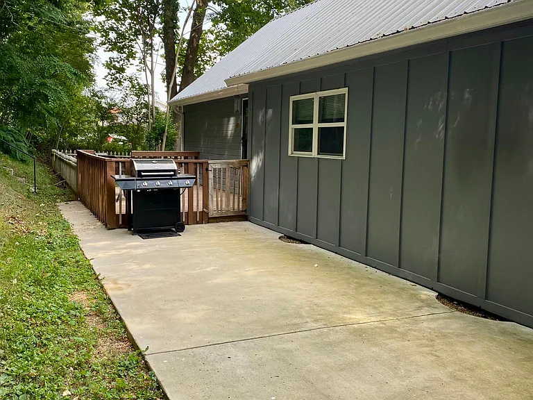 3128 Blue Springs Rd SE — Photo 31