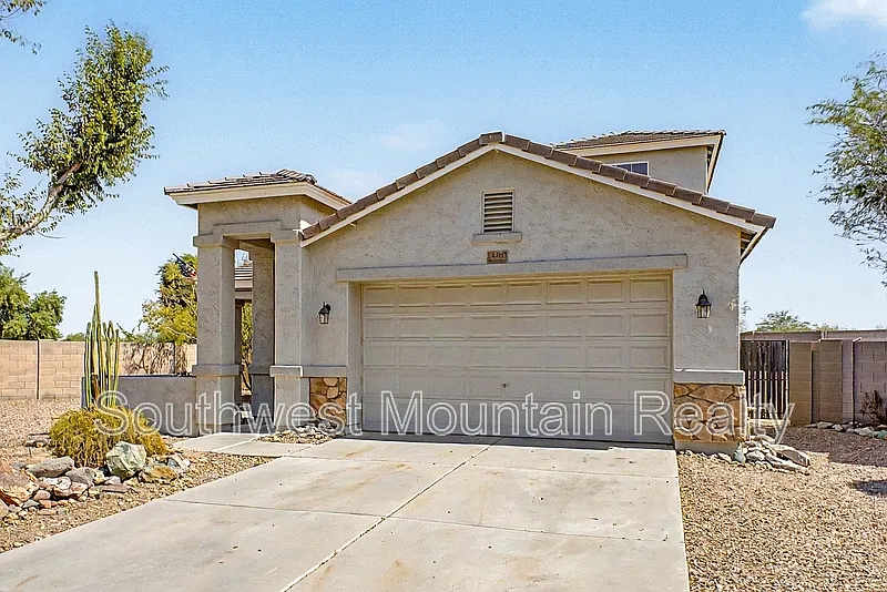 3 bed, 2.5 bath, 2029 sqft, $1,795 — Photo 4