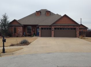 100 NE Lake Forest Ln, Bentonville, AR 72712