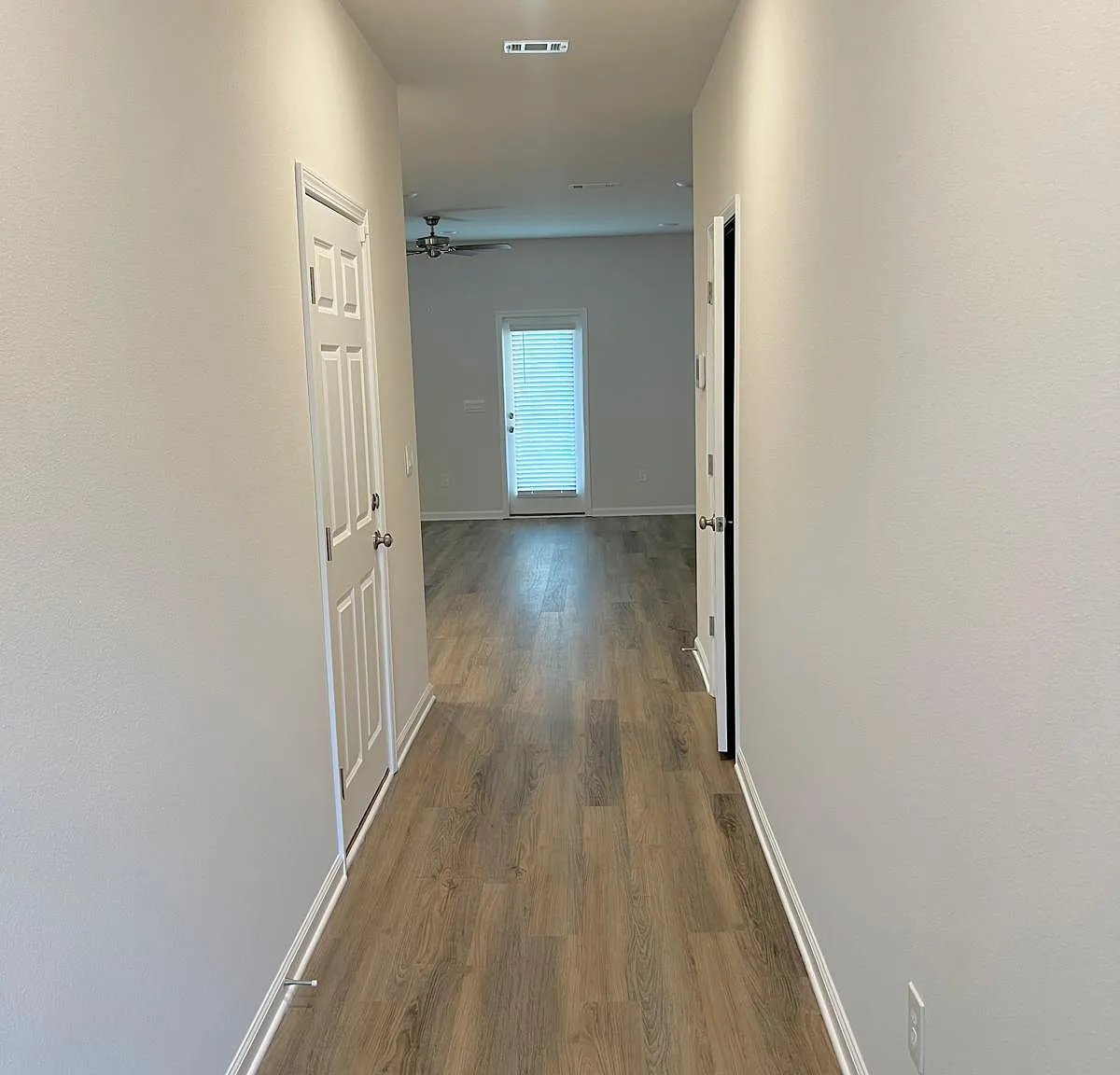 3 bed, 2.5 bath, 1459 sqft, $1,995 — Photo 4