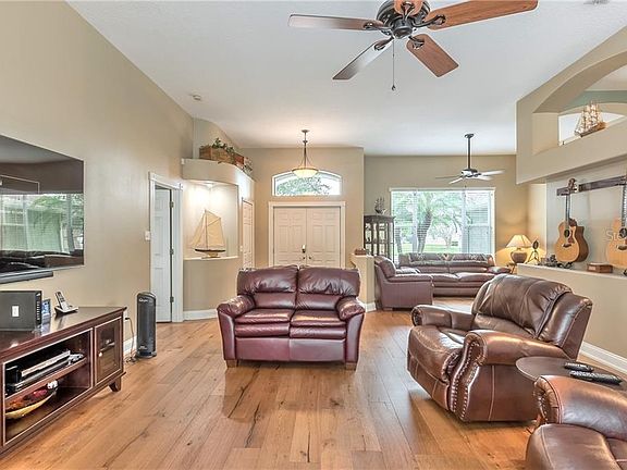 5th image of 35 Creek Bluff Way