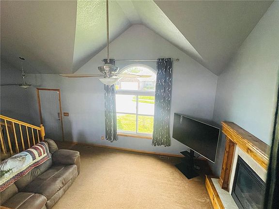 4th image of 701 SW Woodland Cir