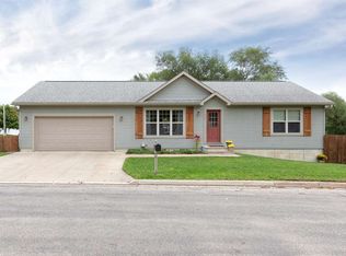 111 9th St SE, Waverly, IA 50677