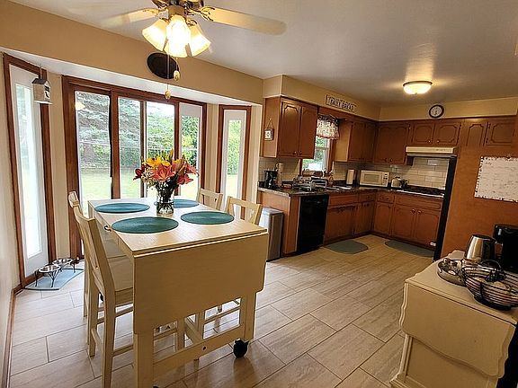 4th image of 2430 Skokie Dr