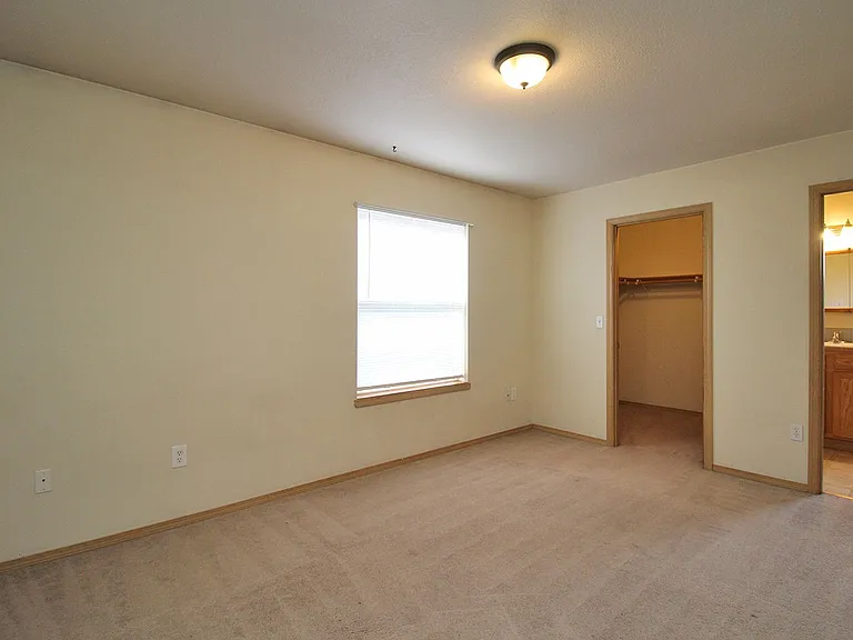 812 N Dekum St — Photo 17