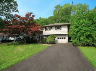 15 Alderwood Dr, West Hartford, CT 06117