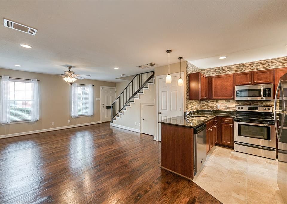 1st image of 4802A Bradford Dr #4802A