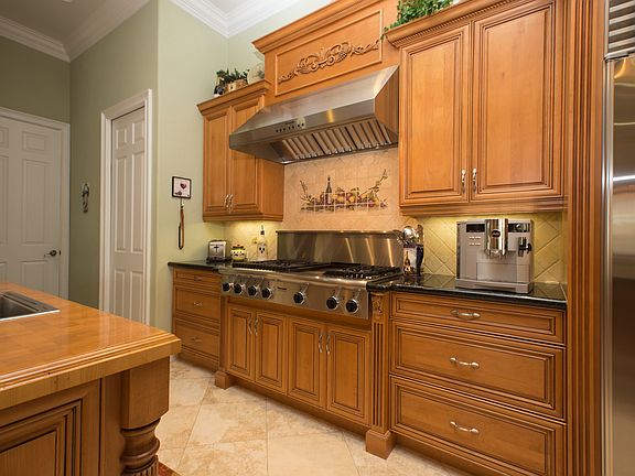 5th image of 1210 Commodore Dr