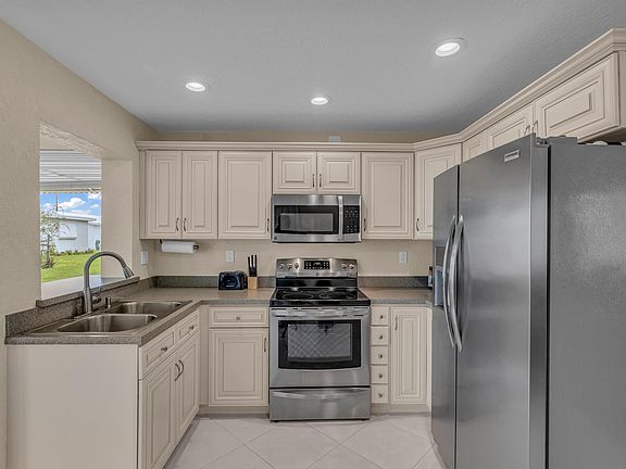 2nd image of 381 Leisure Boulevard