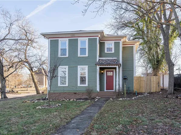 901 Brown Ave, Osawatomie, KS 66064