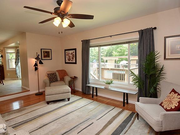 4th image of 42 Fairmount Dr