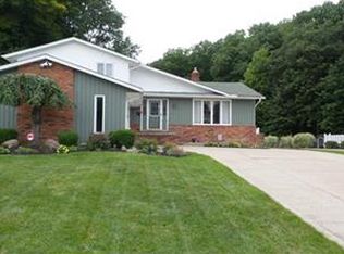6522 Waxberry Dr, Seven Hills, OH 44131