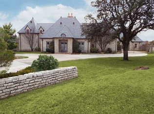1910 Bedford Dr, Nichols Hills, OK 73116