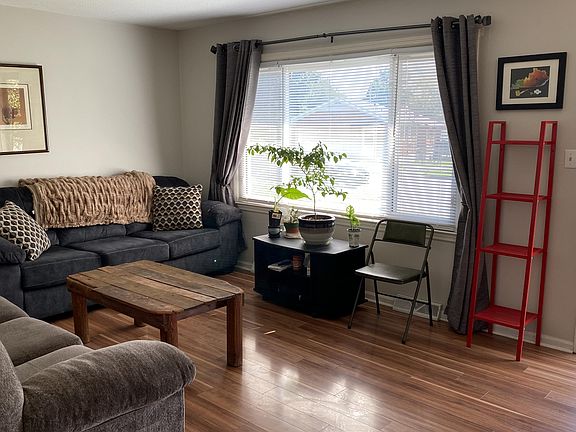 4th image of 108 Holly Ct