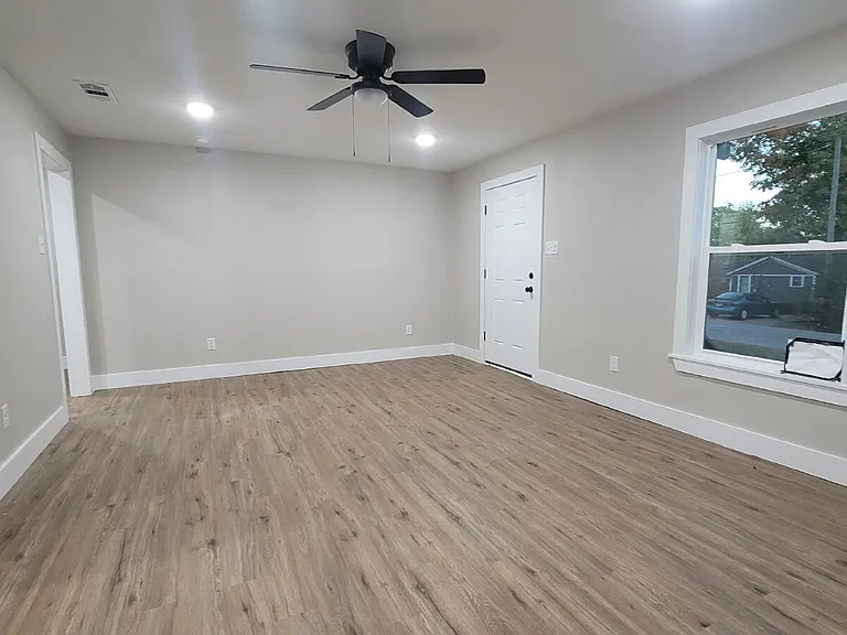509 Medill St — Photo 26