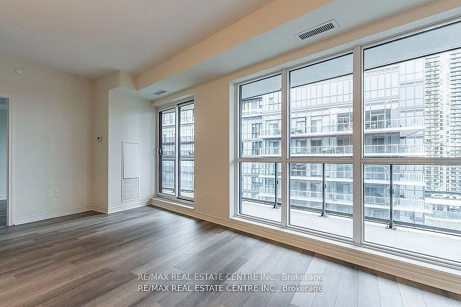 Cove Condos — Photo 4