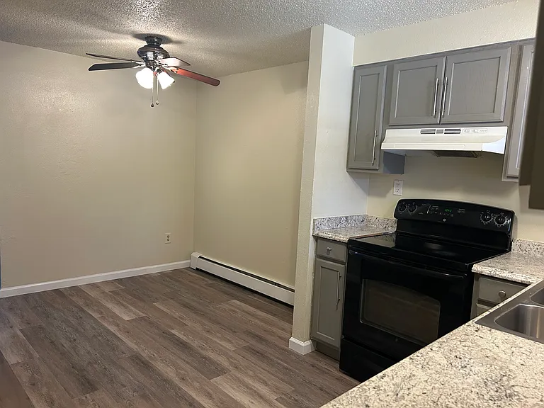 4710 Scenic Cir #4 — Photo 5
