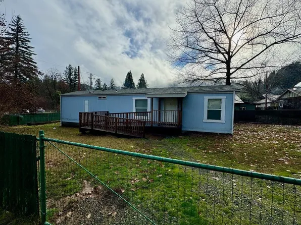 22 Spring St, Happy Camp, CA 96039