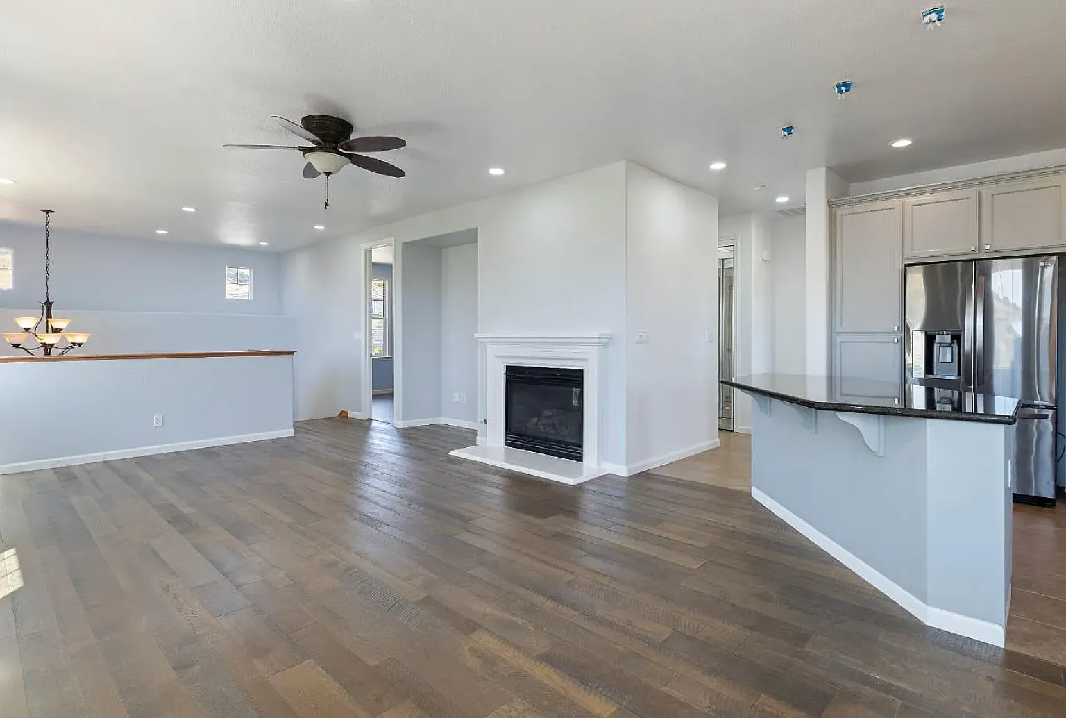 4 bed, 2205 sqft, $3,690 — Photo 4