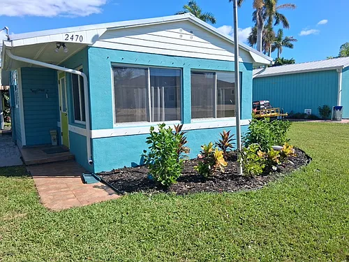 2470 Rose Ave Photo 1