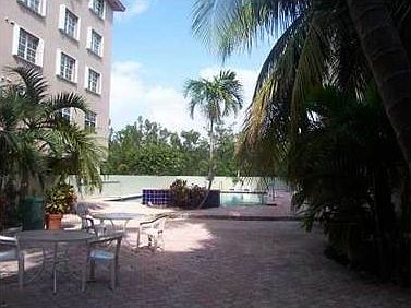 3rd image of 2618 Collins Ave APT 328