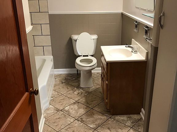 5th image of 317 1/2 Wilson St #1