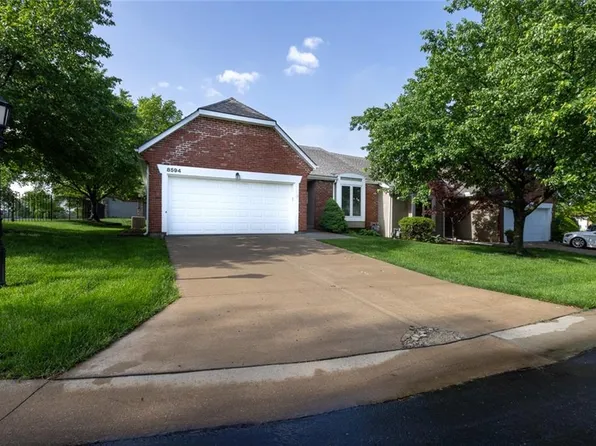 8594 Caenen Lake Ct, Lenexa, KS 66215