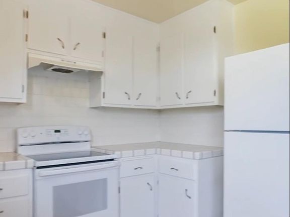 4th image of 3513 Fairview Dr APT 3