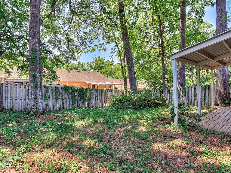 2528 Commons Trce — Photo 44