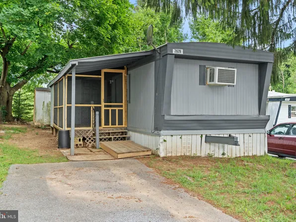 2626 Crestview Dr, York, PA 17402