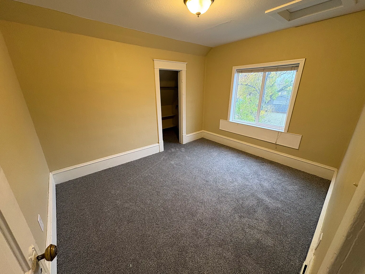 4 bed, 1570 sqft, $2,100 — Photo 3