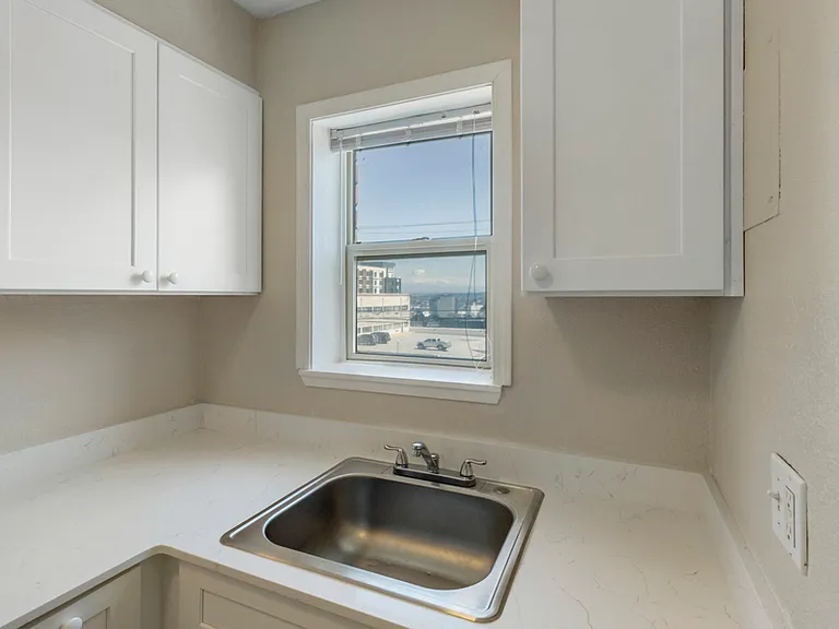 Kensington Apartments — Photo 33