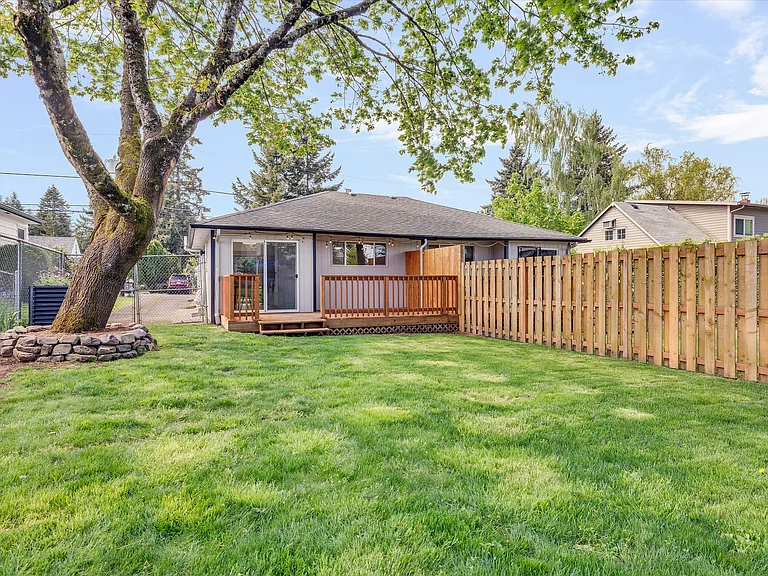 1244 NE 118th Ave — Photo 10
