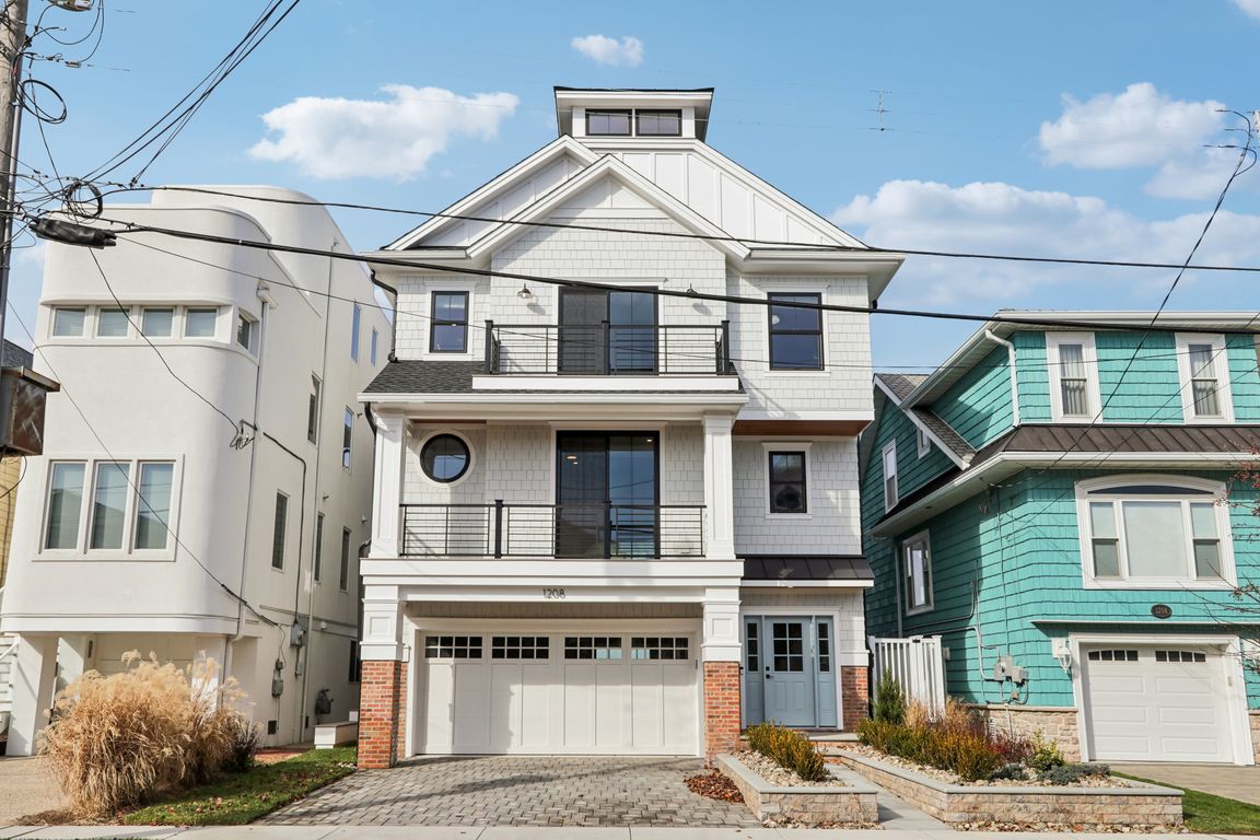 Pleasure Ave-S1911-001.jpg