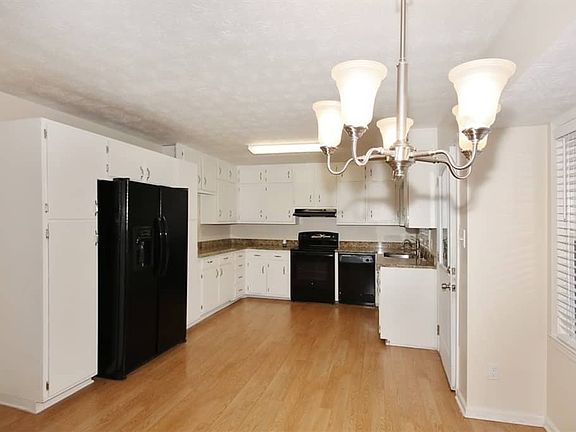 3rd image of 2659 Majestic Cir