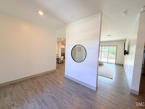 5th image of 9105 Manor Glen Ln