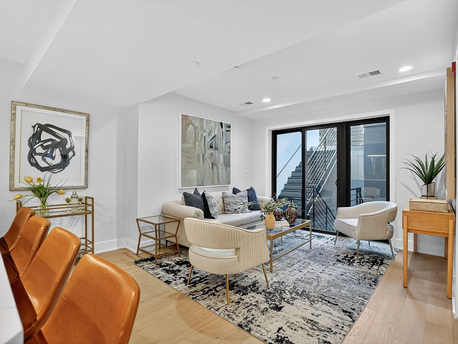 2 bed, 800 sqft, $3,200 — Photo 2