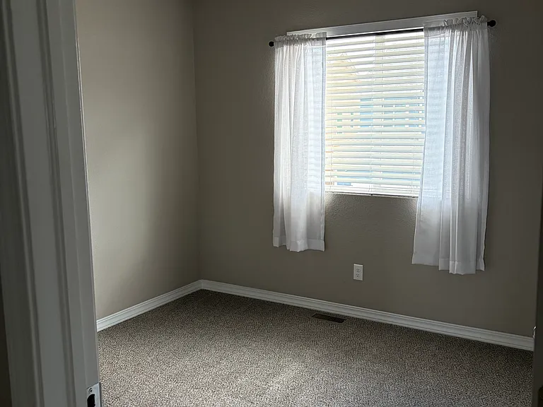 445 Eclipse Dr — Photo 17