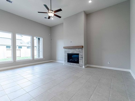 3rd image of 801 Wormwood Dr