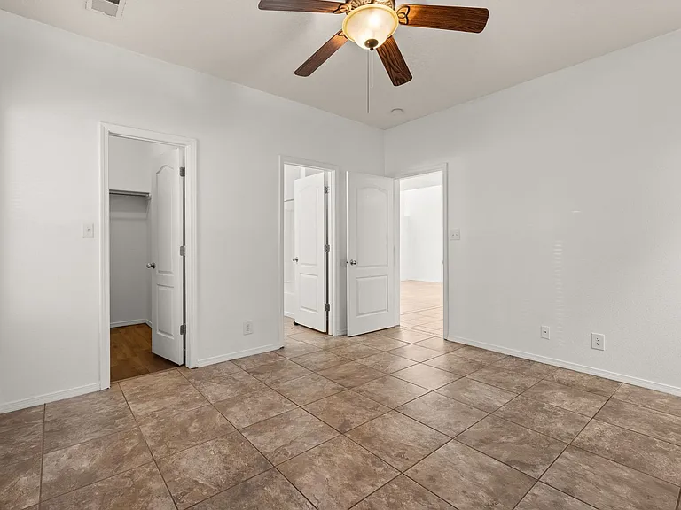 2406 Broadway Blvd NE — Photo 14