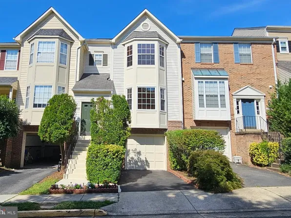 6888 Kerrywood Cir, Centreville, VA 20121