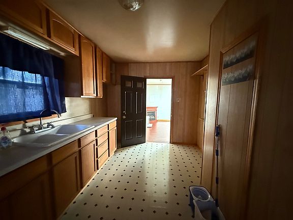 3rd image of 521 E Pleasant St