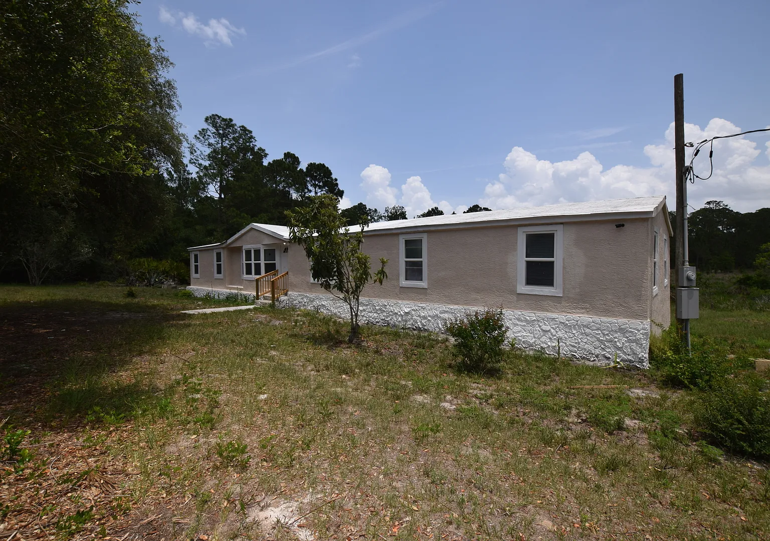 4 bedroom 2 bath home for rent at 40404 Holly Branch Rd Eustis, FL 32726 — Photo 1